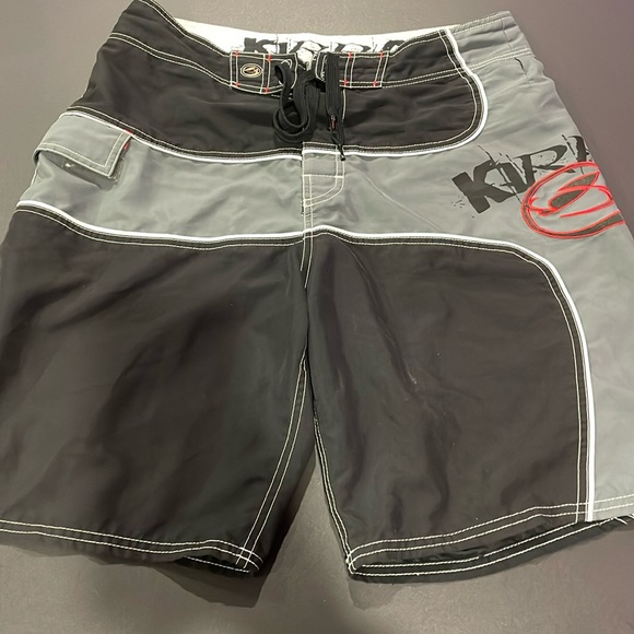 KIRRA Men’s Board Shorts Swim Trunks Bathing Suit Medium Grey Black Red - Picture 1 of 4